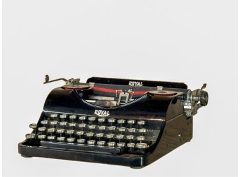 ROYAL 'JUNIOR' MODEL TYPEWRITER