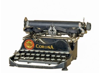 CORONA NUMBER THREE FOLDING TYPEWRITER