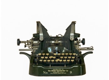 OLIVER STANDARD VISIBLE WRITER NO 9 TYPEWRITER