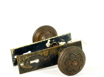 CORBIN LOCK CO VICTORIAN BRONZE KNOBS & BACKPLATES
