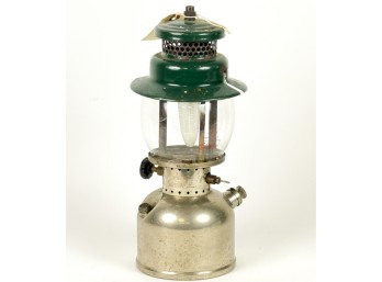 RARE VINTAGE COLEMAN LANTERN MODEL 242C