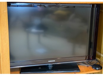 SAMSUNG CN07 40 INCH TELEVISION w ROKU BOX