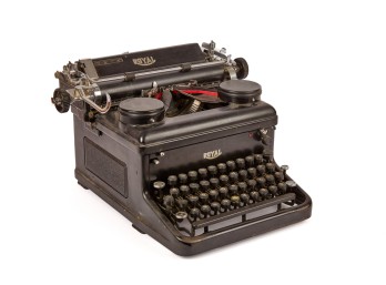 VINTAGE ROYAL TYPEWRITER c1925