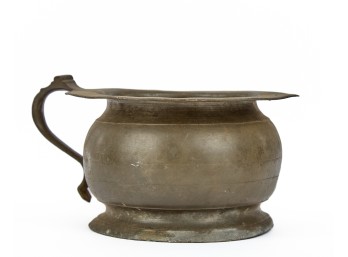 DIMUNITIVE (18th / 19th c) PEWTER CHAMBER POT