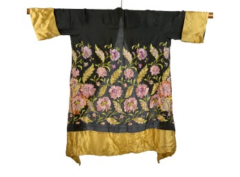 CHINESE HAND-EMBROIDERED SILK ROBE