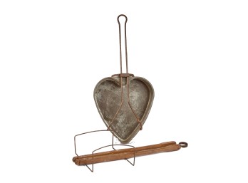 LADYS FAVORITE HOT PLATE LIFTER & HEART FORM MOLD