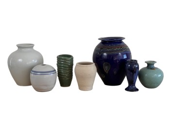 GROUPING of GLAZED CERAMIC VASES�