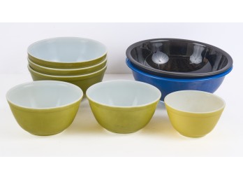 (2) VINTAGE CORNING and (6) PYREX BOWLS