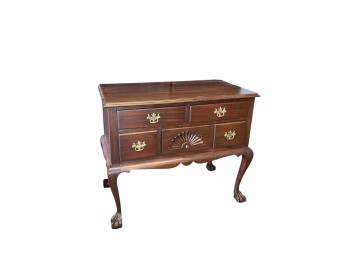 CHIPPANDALE STYLE MAHOGANY LOW BOY