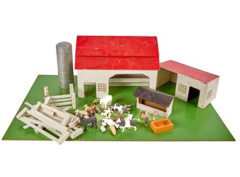 FINE QUALITY TOY BARN YARD and ANIMALS