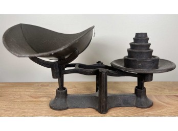 ANTIQUE CAST IRON BALANCE SCALE w/ WEIGHTS