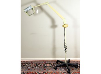 ARTICULATING DAZOR MAGNIFYING FLOOR LAMP