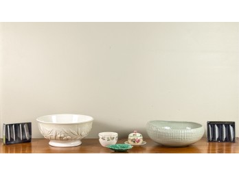 GROUPING OF POTTERY WARES