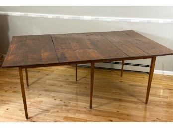 PRIMITIVE STYLE DINING TABLE ON TAPERED LEGS