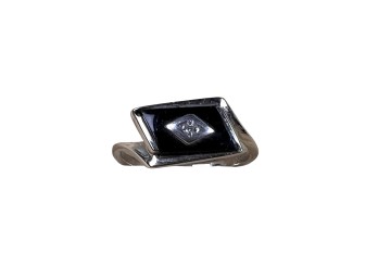 ART DECO 10K GOLD BLACK ONYX AND DIAMOND RING