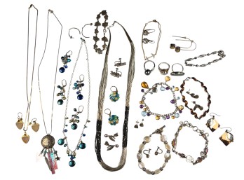 GROUPING OF STERLING SILVER JEWELRY