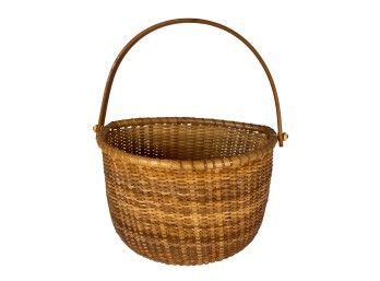VINTAGE SWING HANDLE NANTUCKET BASKET