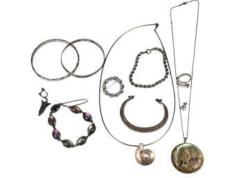 COLLECTION OF STERLING SILVER JEWELRY
