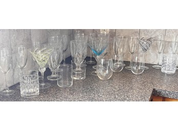 LARGE LOT OF MISCELLANEOUS GLASS WARE