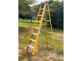 COLUMBIA LADDER CO 8' FIBERGLASS STEP LADDER