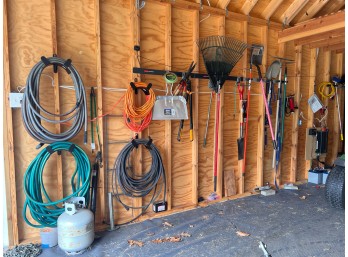 OUTDOOR GARDEN TOOL LOT