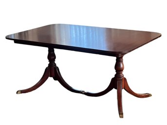 DUNCAN PHYFE STYLE MAHOGANY DINING TABLE