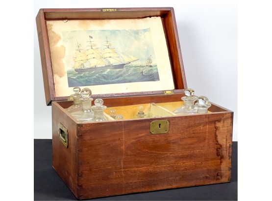 MAHOGANY SHIP CAPTAIN'S LIQUOR CHEST W DECANTERS