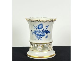 SMALL MEISSEN FOOTED VASE