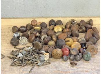 GROUPING MISC. ANTIQUE DOORKNOBS & ACCOUTREMENT