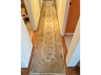 HAND WOVEN ORIENTAL RUNNER w IVORY FIELD