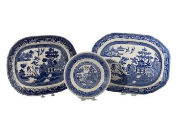 (3) VINTAGE BLUE WILLOW PIECES