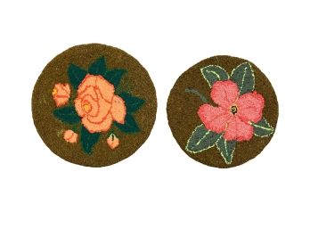 (2) VINTAGE ROUND HOOKED MATS w/ FLORAL DECORATION