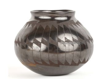 VINTAGE SIGNED SOUTH WEST NATIVE AMERICAN BOWL