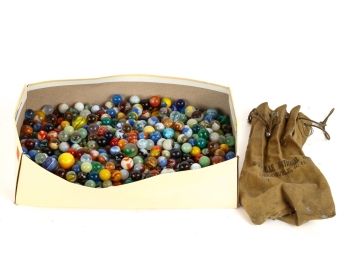 HUNDREDS OF VINTAGE MARBLES IN SHOE BOX