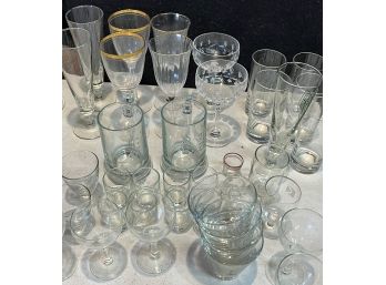 (40) ASSORTED GROUP OF VINTAGE GLASSES