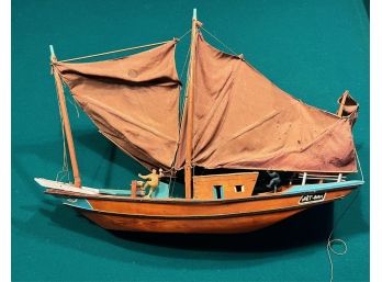 WOODEN MODEL of a VIETNAMESE JUNK BOAT