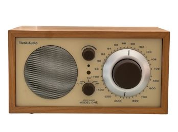 HENRY KLOSS MODEL ONE TIVOLI RADIO
