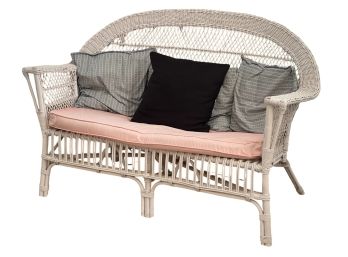 WICKER SETTEE