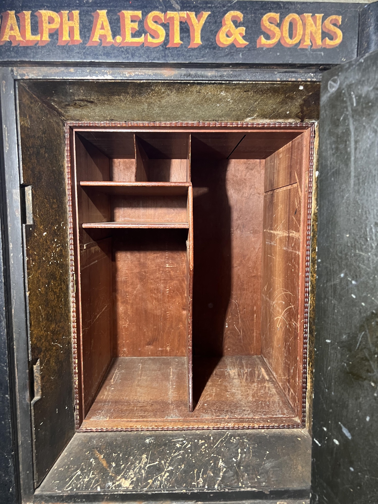 RALPH A ESTY & SONS BARREL KEY LOCKING SAFE #47017 | Auctionninja.com