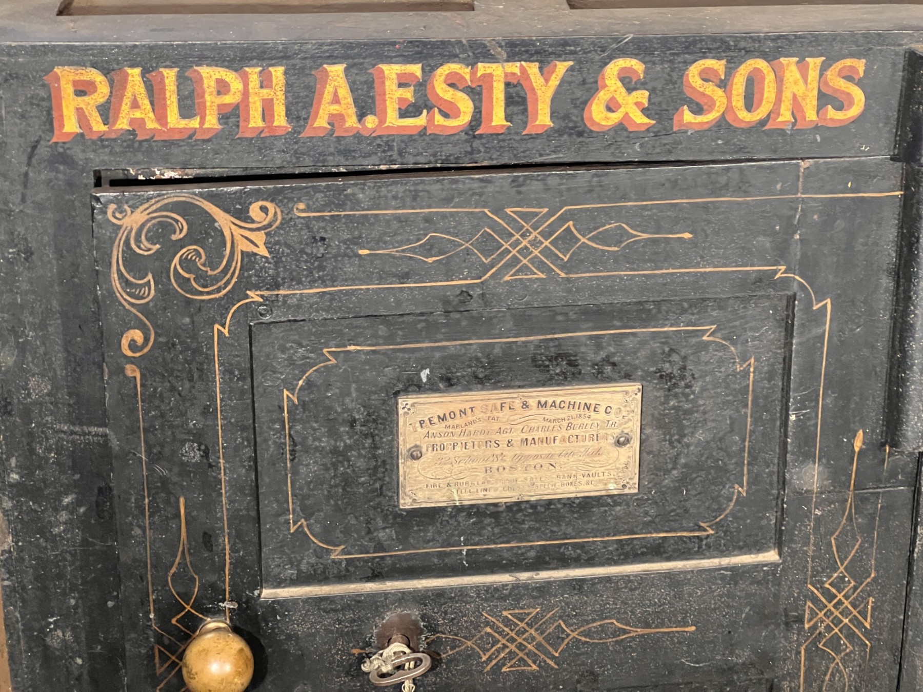 RALPH A ESTY & SONS BARREL KEY LOCKING SAFE #47017 | Auctionninja.com