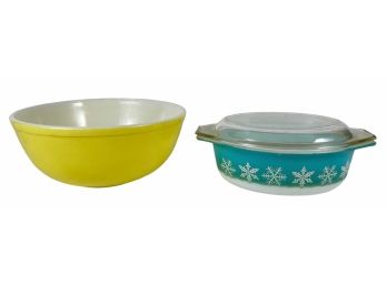 PYREX 404 3 BOWL W/ 043 1.5 QUART SNOWFLAKE SERVER
