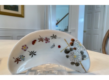 SIGNED PAINT & ENAMEL DECORATED CHINESE DISH