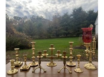 GROUPING OF BRASS CANDLESTICKS
