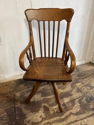 Child'S Oak Swivel Chair