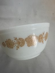 Decorated Pyrex  Bowl#402 1 1/2 Qt
