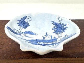 Vintage Delft Porcelain Shell Shaped Trinket Dish For Williamsburg Restoration