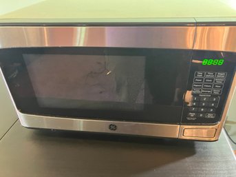 General Electric GE 950 Watt Microwave Oven