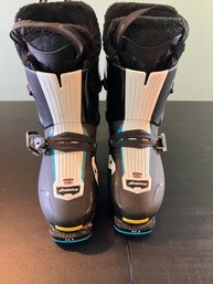 Size 24.5 Nautica Women's Ski Boots, Near-mint Condition