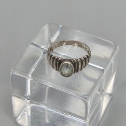 SU .925 Sterling Silver Ring With Clear Rhinestone Size 6