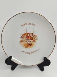 Lasting Memories 1975 Holly Hobbie Hearts That Love Are Young Forever Plate